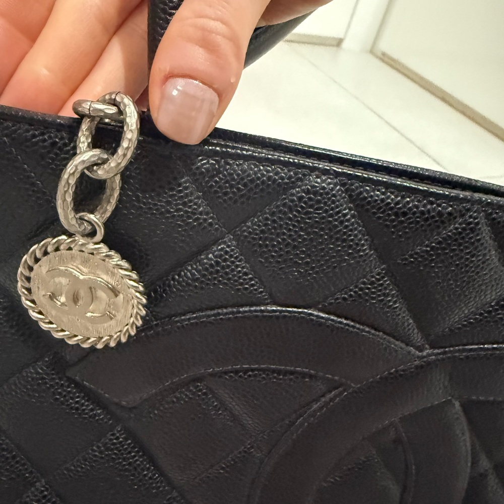 Chanel Medallion Black Quilted Tote Bag Caviar Leather - Picture 6 of 12